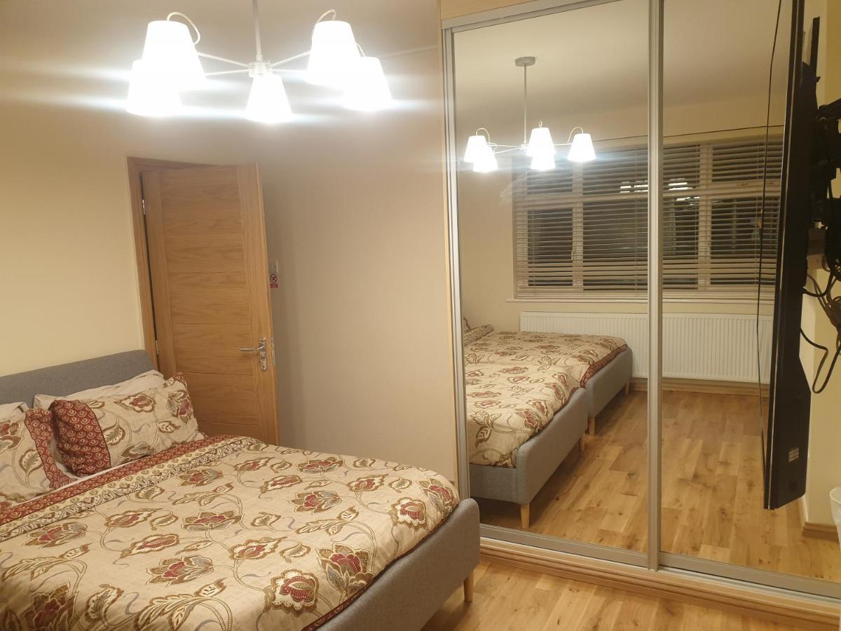 London Luxury 3 Bedroom Flat 1Min Walk From Underground, With Free Parking Sleeps X10 Exteriér fotografie